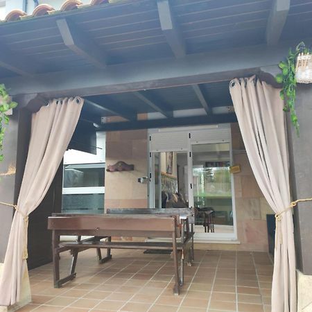 Chalet Bajo Con Jardin, Patio, Cenador Y Barbacoa. Viveda Dış mekan fotoğraf