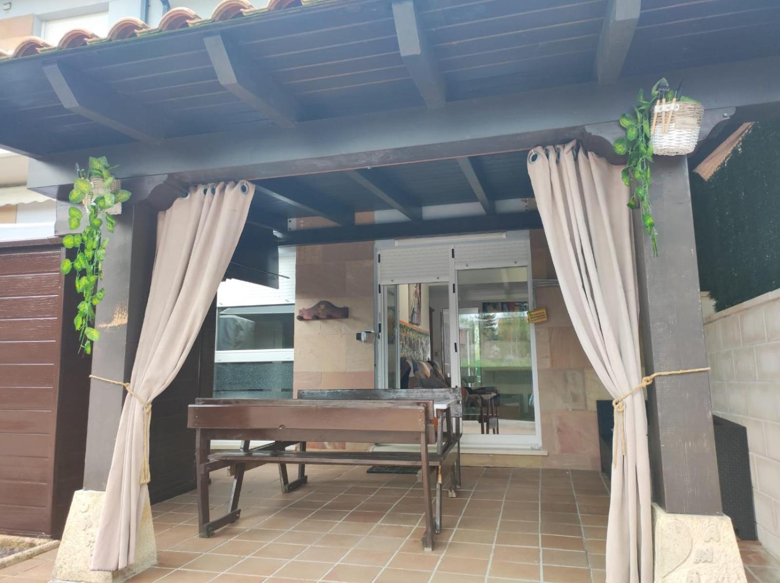 Chalet Bajo Con Jardin, Patio, Cenador Y Barbacoa. Viveda Dış mekan fotoğraf